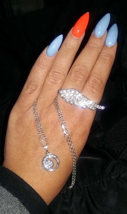 Двоен пръстен бокс стомана с крило и синджирче с висулка с камъчета