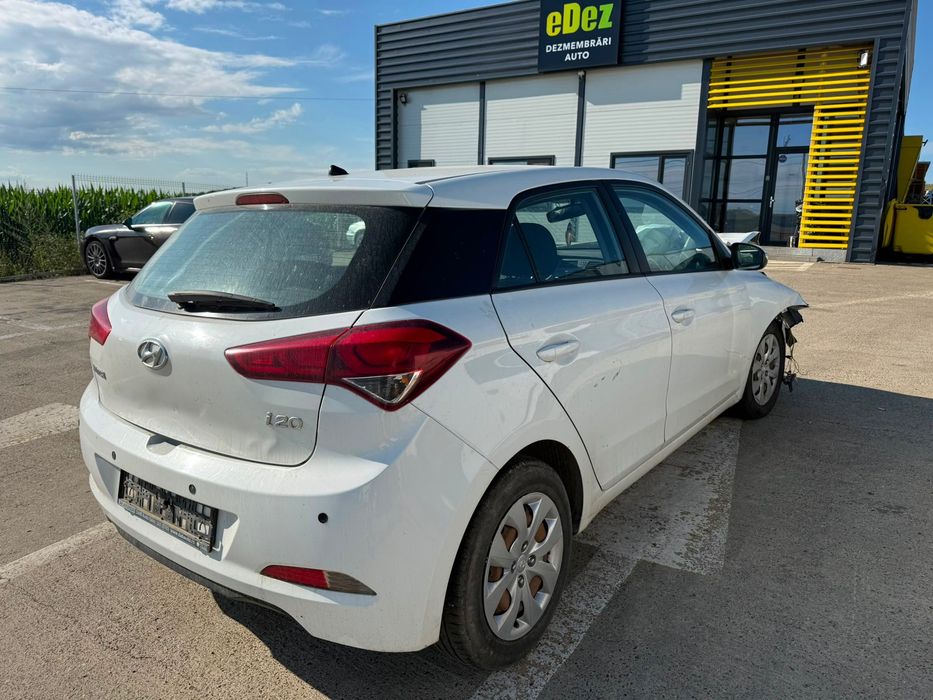 Dezmembrez Hyundai i20 alba 2017 1.2 benzina G4LA volan stanga 150.000 km