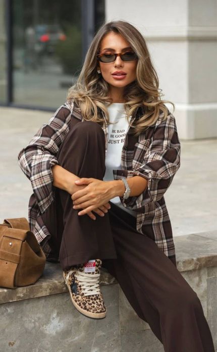 Коричневая рубашка в клетку