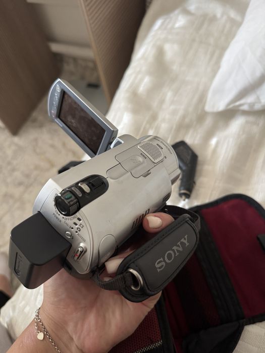 Продам видеокамера Sony Handycam DCR-SR33E