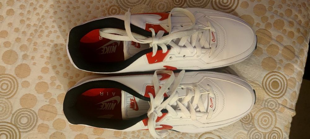 Обувки Nike LTD 3