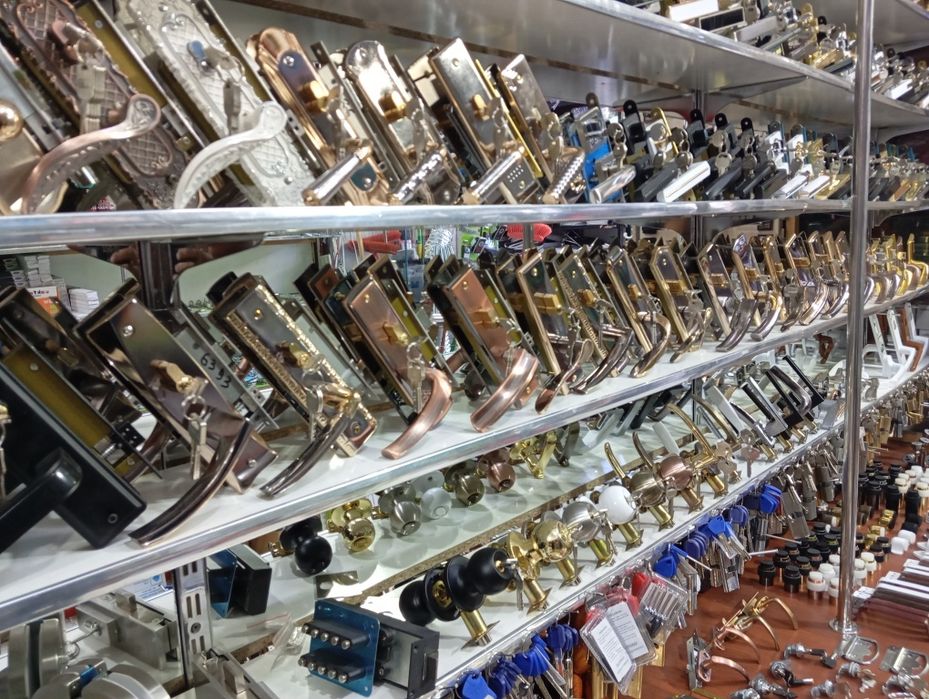 Вскрытие дверей и ремонт замков  установка замков 24/7 eshik ochish .