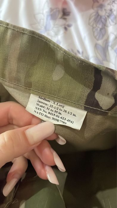Pantaloni militari