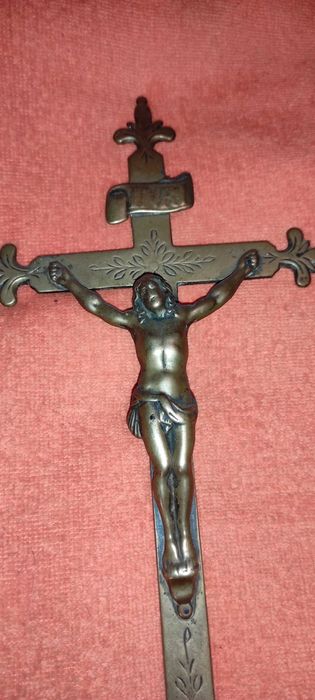 2 Crucifixuri crucifix  -  Isus Cristos răstignit pe cruce.