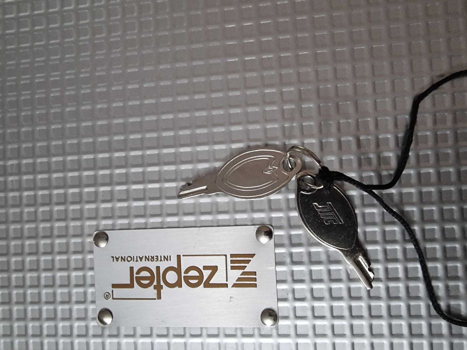 Алюминиевый кейс дипломат от ЦЕПТЕР