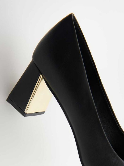 Черни остри обувки, боти на ток и лоуфъри Reserved