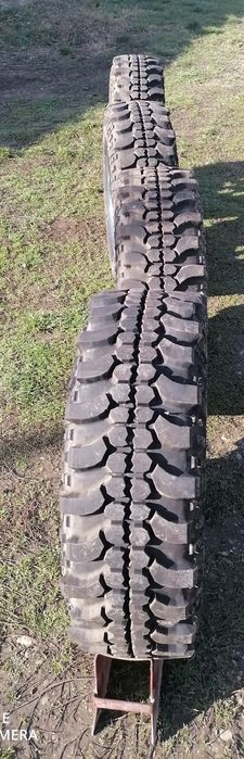 Vând patru jante cu cauciucuri