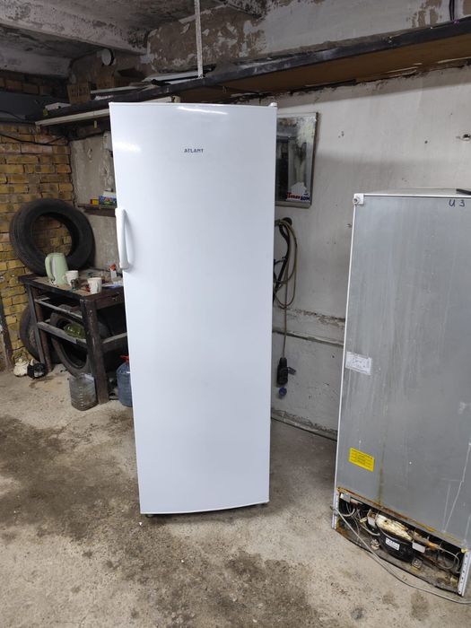 Продам морозильник Атлант стоячий