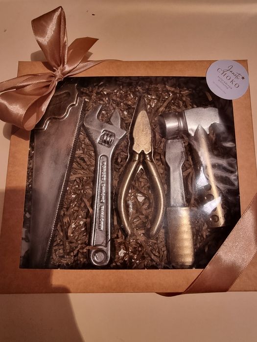 Шоколадные инструменты из бельгийского шоколада