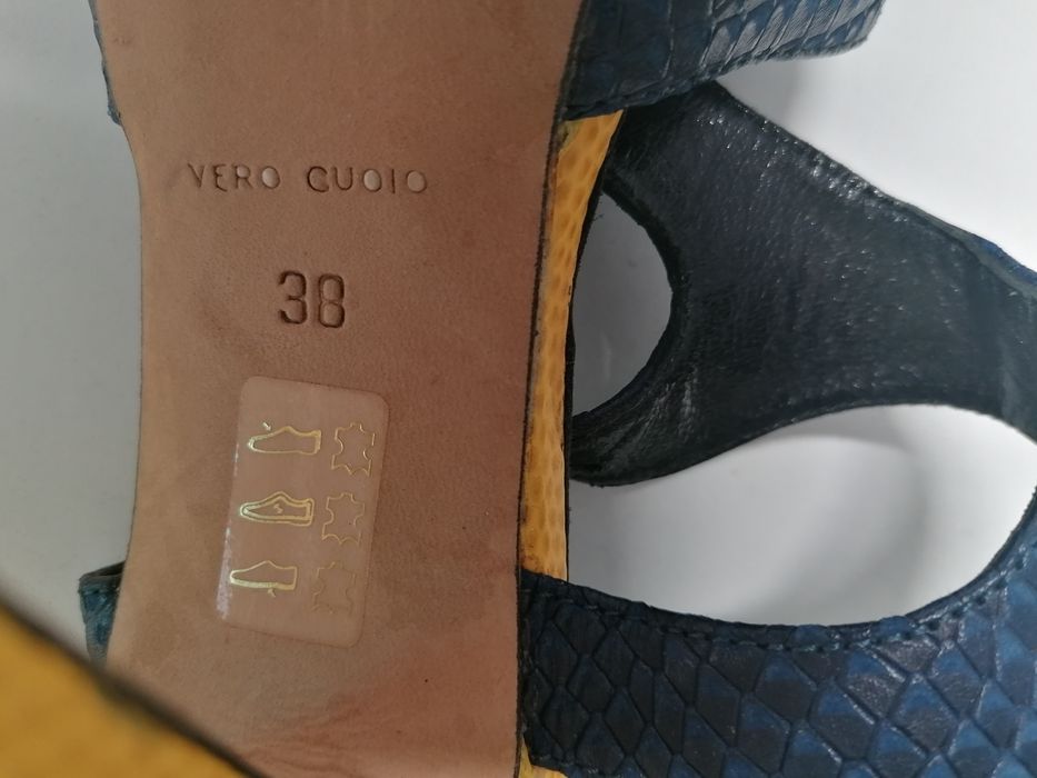 Vând sandale și mocasini