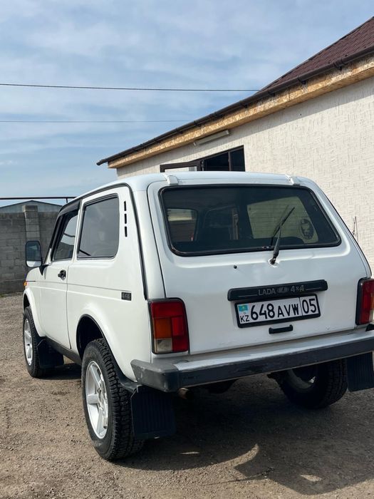 Нива 2121 продам срочно