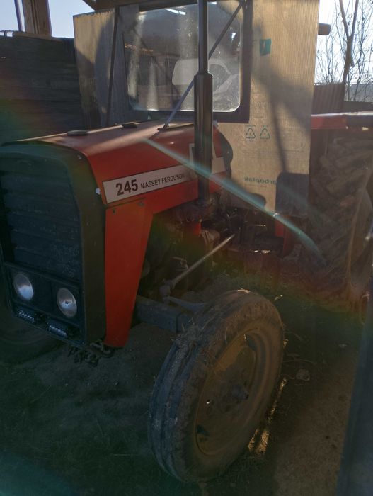 Massey Ferguson 245 cu utilaje