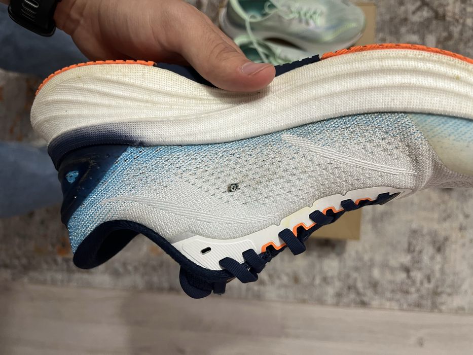 Беговые кроссовки