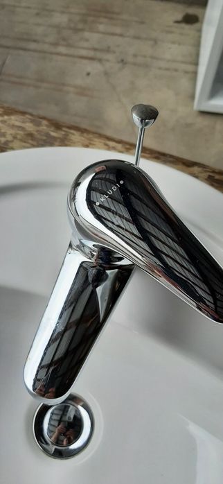 Scaun   masa  și  ghiuveta