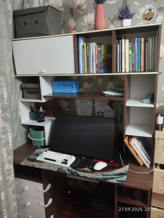 Продам стол для учебы