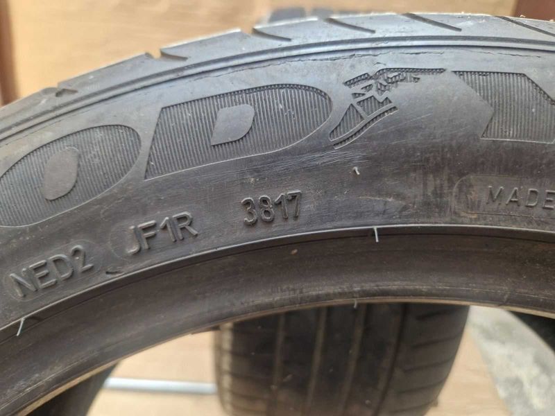 2 Goodyear R19 275/40
летни гуми Runflat 
DOT3817
