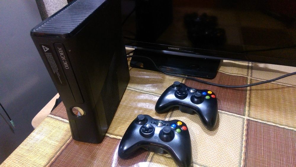 Игровая приставка XBOX 360 консоль
