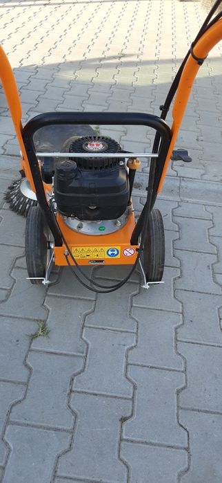 Masina     curățat   pavaje