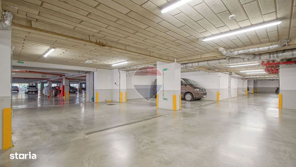 Apartament cu 3 camere de închiriat în zona Tractorul