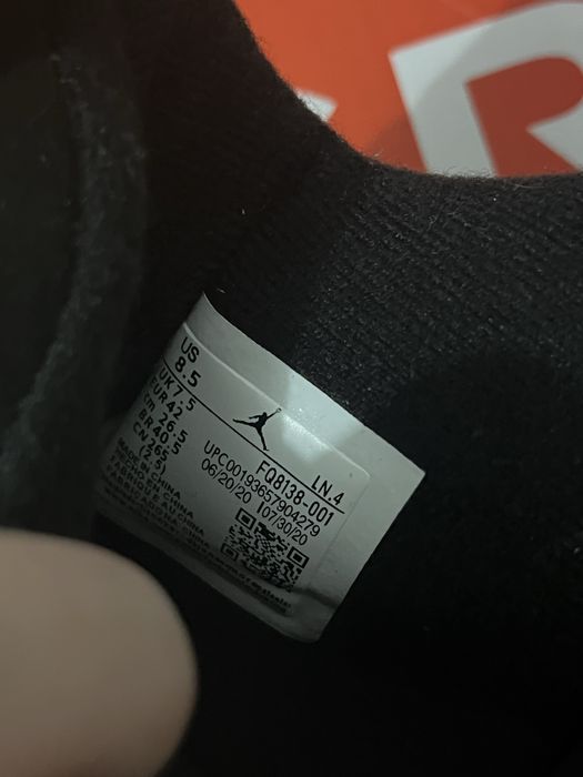 Jordan 4 marimea 42 nefolositi