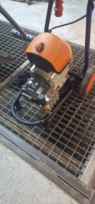 Grup pompant cu presiune 380v