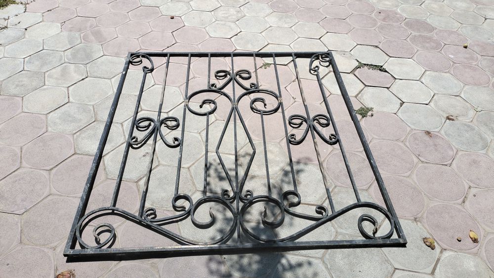 Продам решотки и  унитаз 1шт