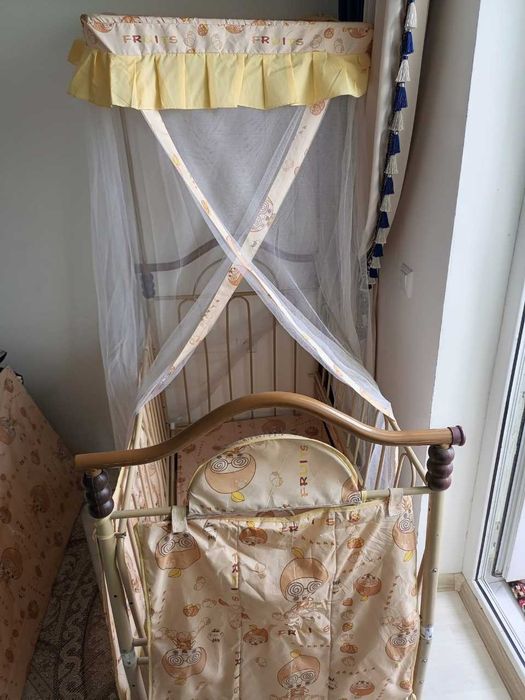 Детиский кроват сотилади, ҳолати аъло