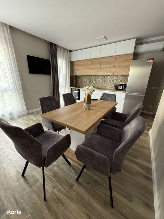 Închiriez apartament cu 3 camere