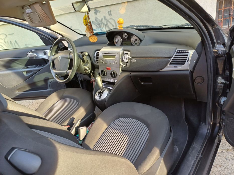 Ланчия Ипсилон автоматик