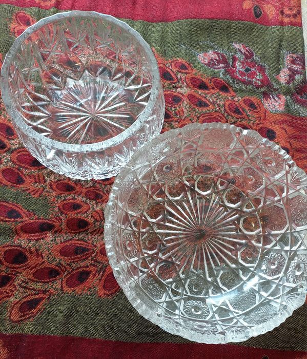 Продаются хрустальные вазы.