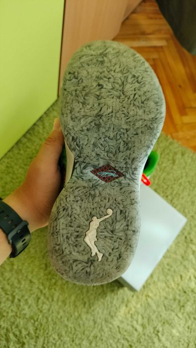 Vand adidasi Lebron XX verzi nepurtati Marimea 38.5