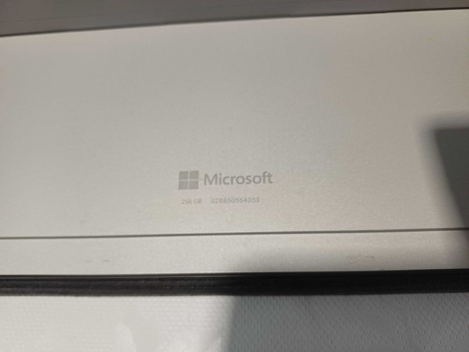 Microsoft Surface Pro 4 i5 8 GB RAM 256 GB SSD с клавиатура и работещ