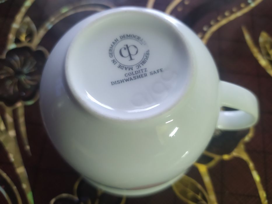 Фарфоровый чайный сервиз