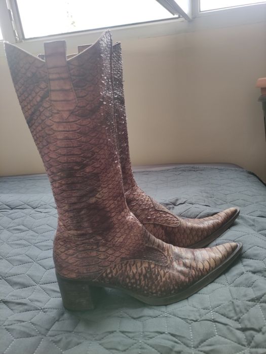 Дамски ботуши змийска кожа