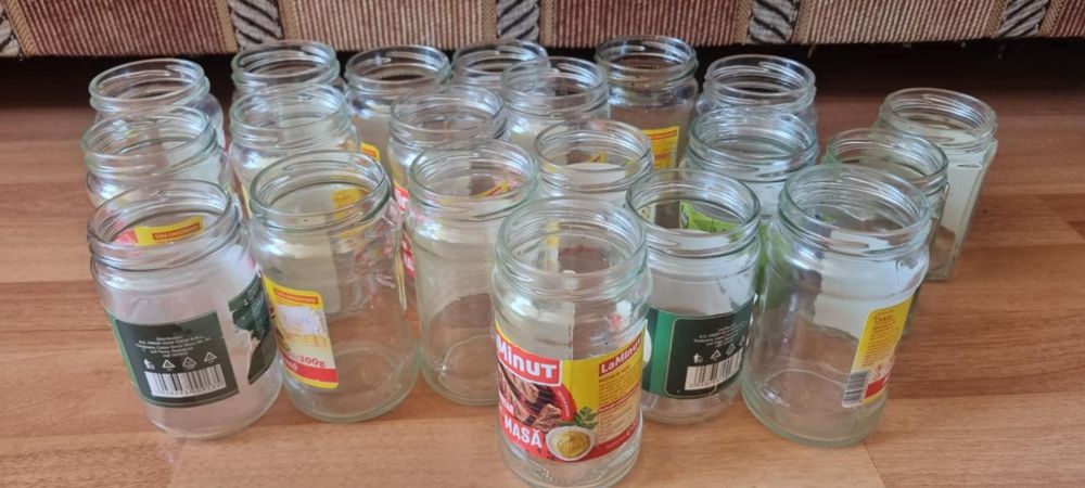 Borcane de diferite dimensiuni, 70 bani bucata