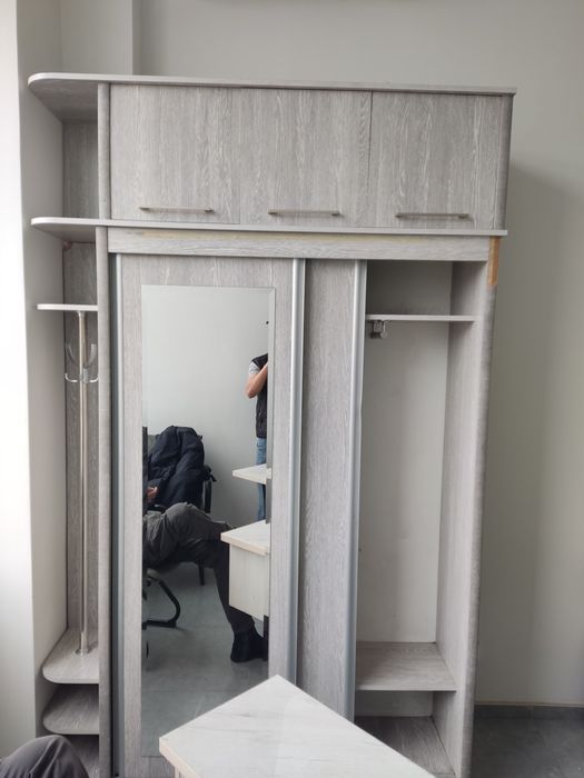 Aiko Шкаф-купе в прихожую с зеркалом и антресолью. Отличное состояние