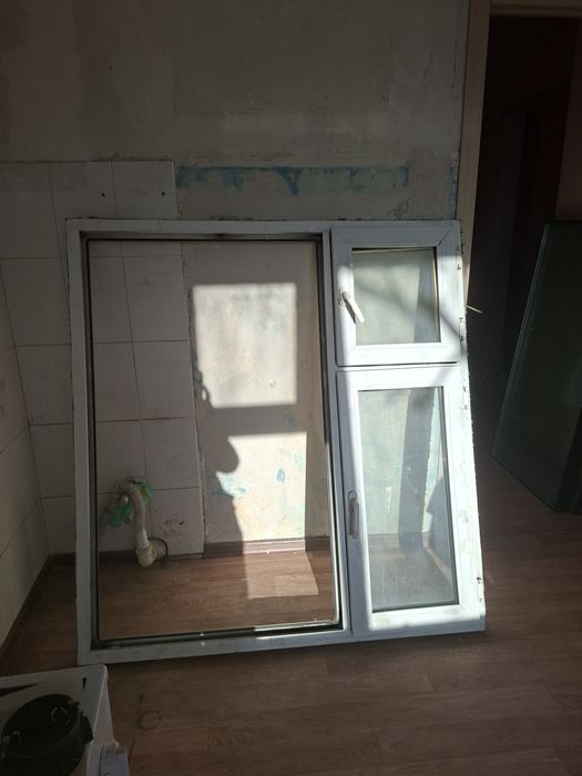 Срочно!Продам пластиковое окно