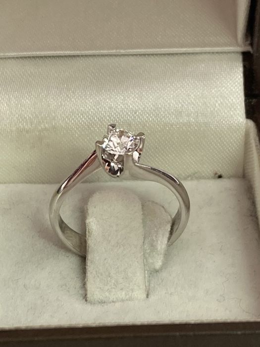 Inel solitaire aur alb 18kt.cu diamant 0.42ct