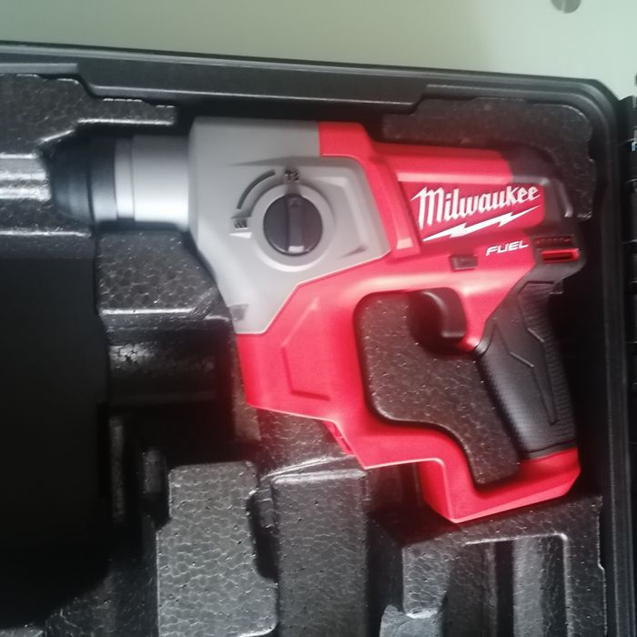 Перфоратор Milwaukee M12CH-0 НОВ+куфар и зарядно