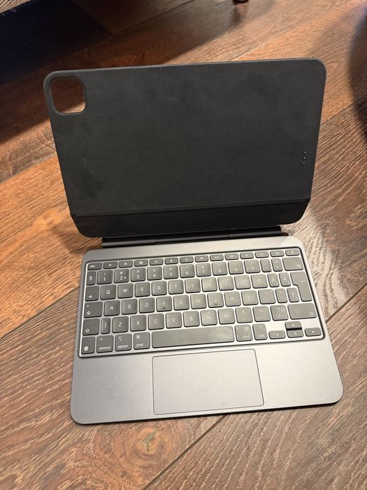 Tastatura APPLE     Model: Apple Magic Keyboard pentru iPad Pro 11” (M4)