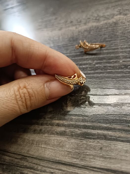 Серьги золотые продам