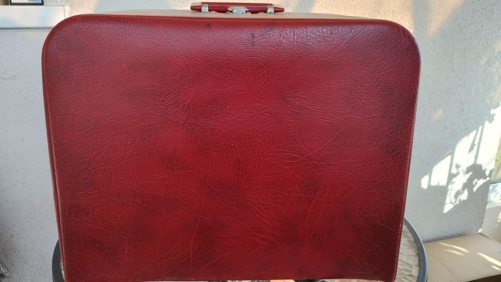 Отлично работеща шевна машина.