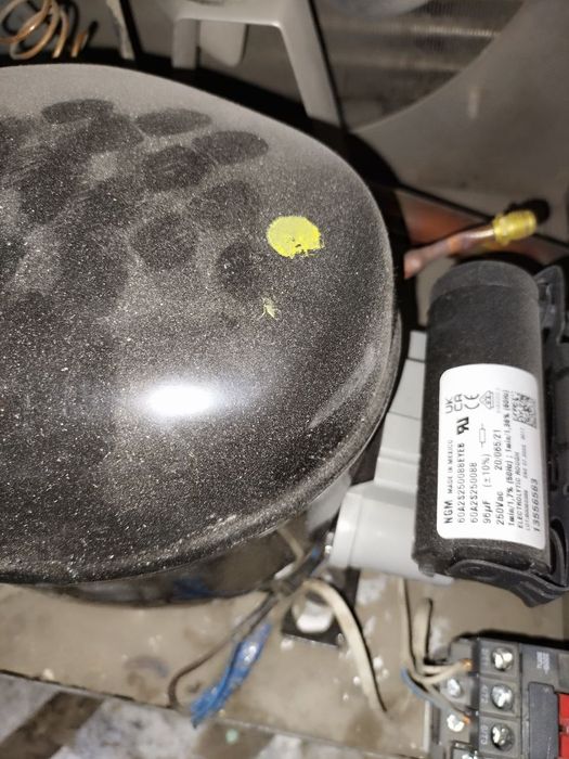 Холодинник сотилади