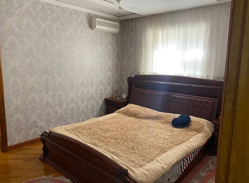 Срочно! Квартира на Ц5-Финанс институт 4/1/4 общ пл 90м с обстановкой