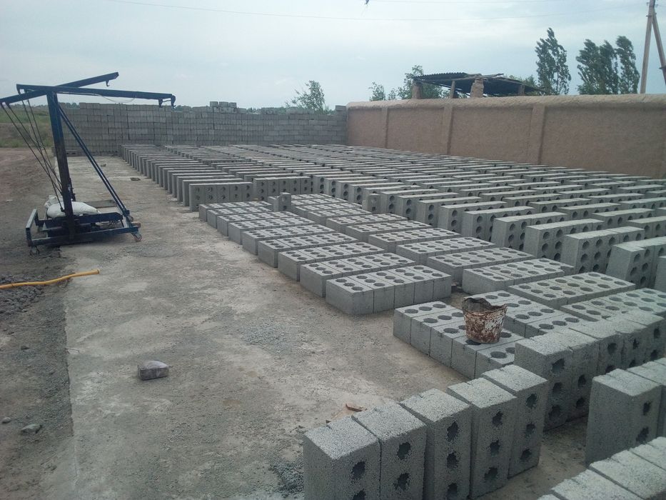 Шлакоблок апарати сотилади