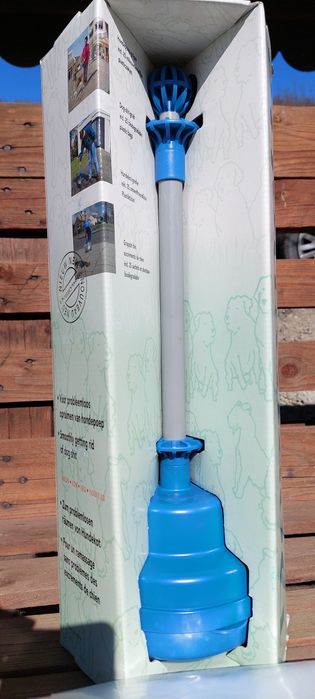 Dispozitiv pentru adunat excremente pentru caine