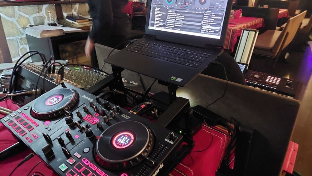 D. J. на достъпни цени!