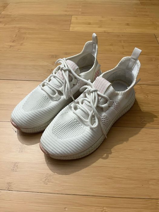 Кроссовки женские