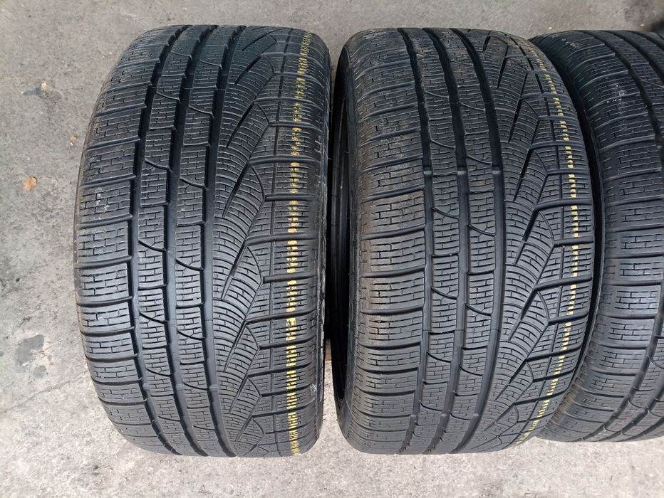 4 anvelope de iarna ca noi Pirelli 2x225/45 R18 dot 3519 2x255/40 R18
