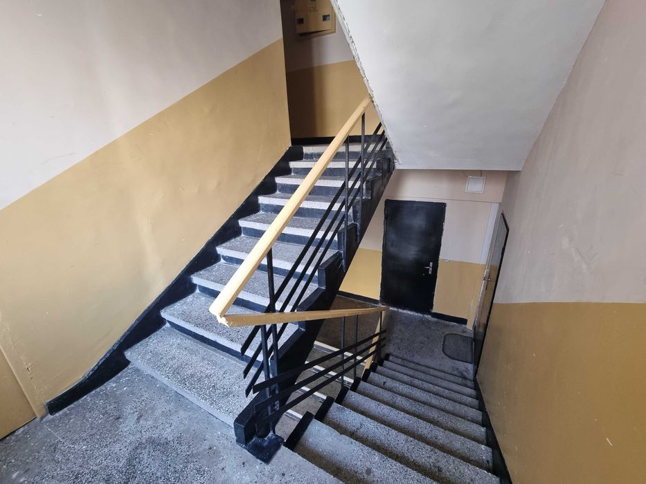 Двустаен апартамент за продажба в саниран блок в кв. Струмско